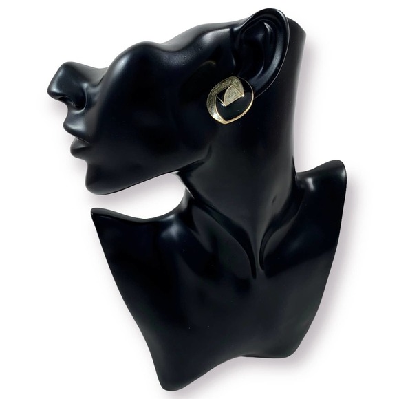 70's TRIFARI signed black and gold enamel geometric earrings - Picture 5 of 11